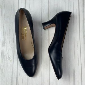 VTG navy dark blue Salvatore ferragamo heels